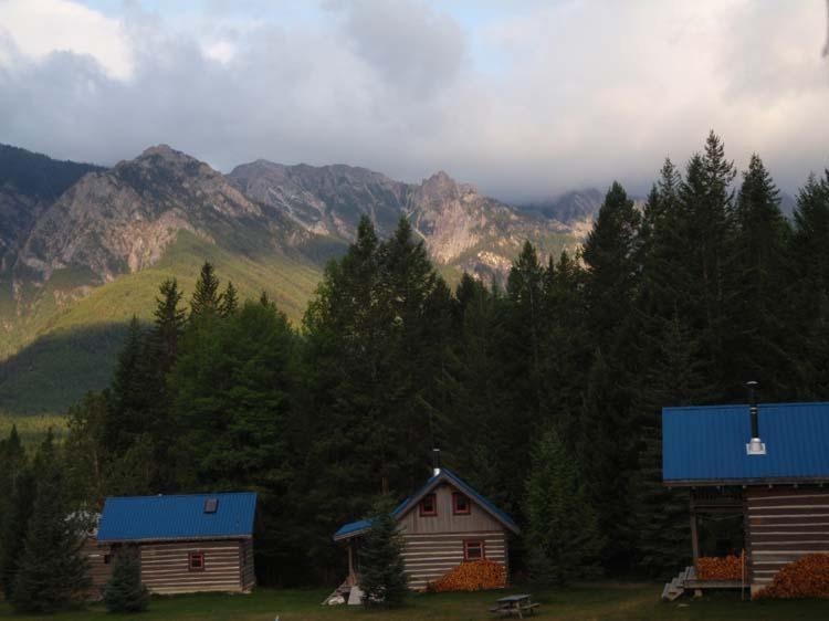 Nipika Mountain Resort Radium Hot Springs Esterno foto