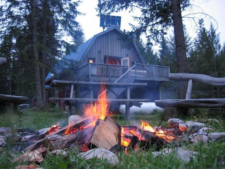 Nipika Mountain Resort Radium Hot Springs Esterno foto
