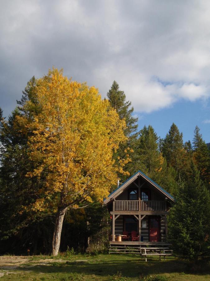 Nipika Mountain Resort Radium Hot Springs Esterno foto