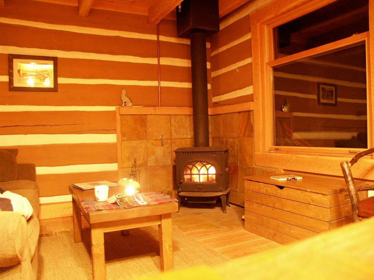 Nipika Mountain Resort Radium Hot Springs Esterno foto