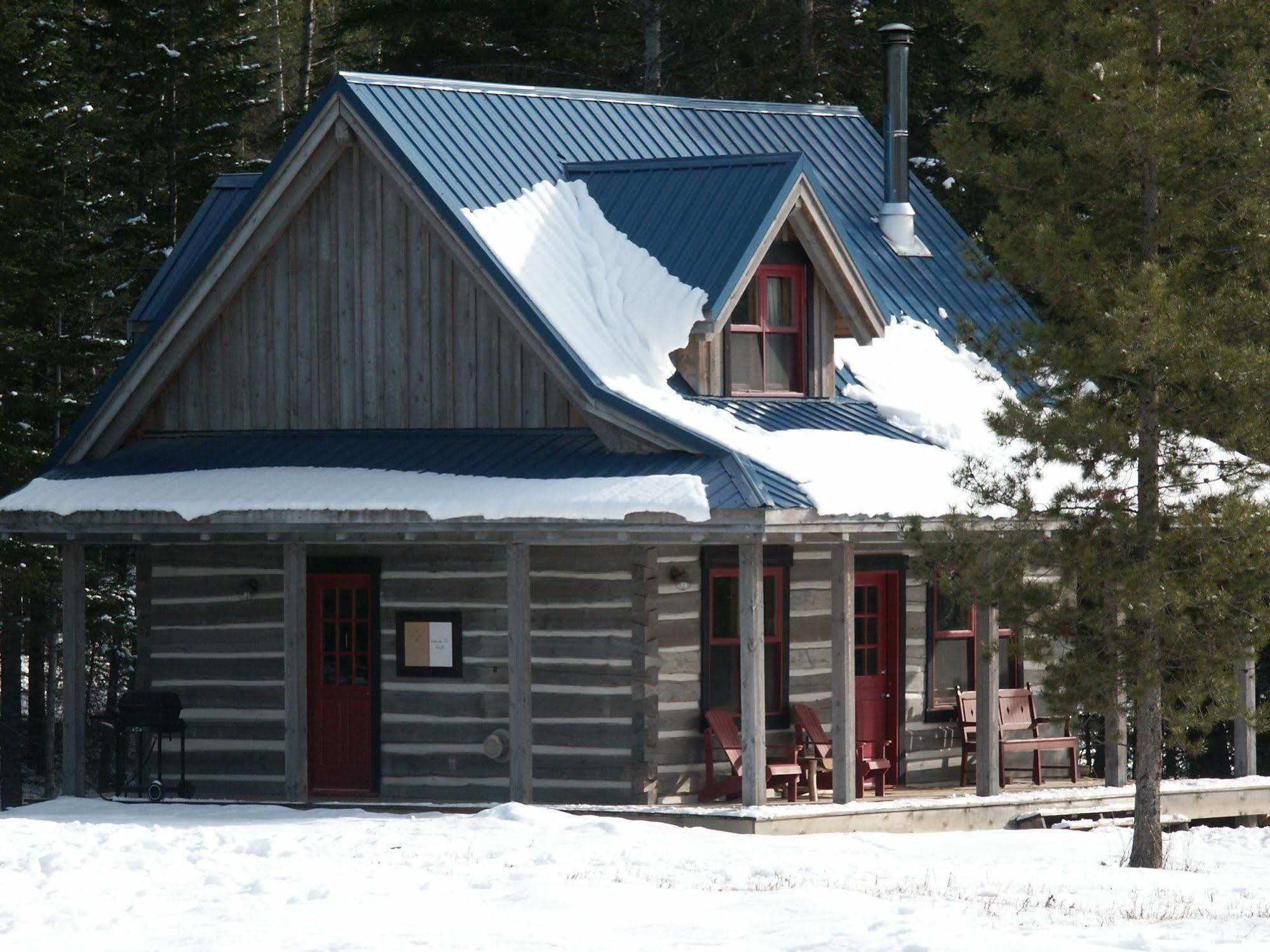 Nipika Mountain Resort Radium Hot Springs Esterno foto