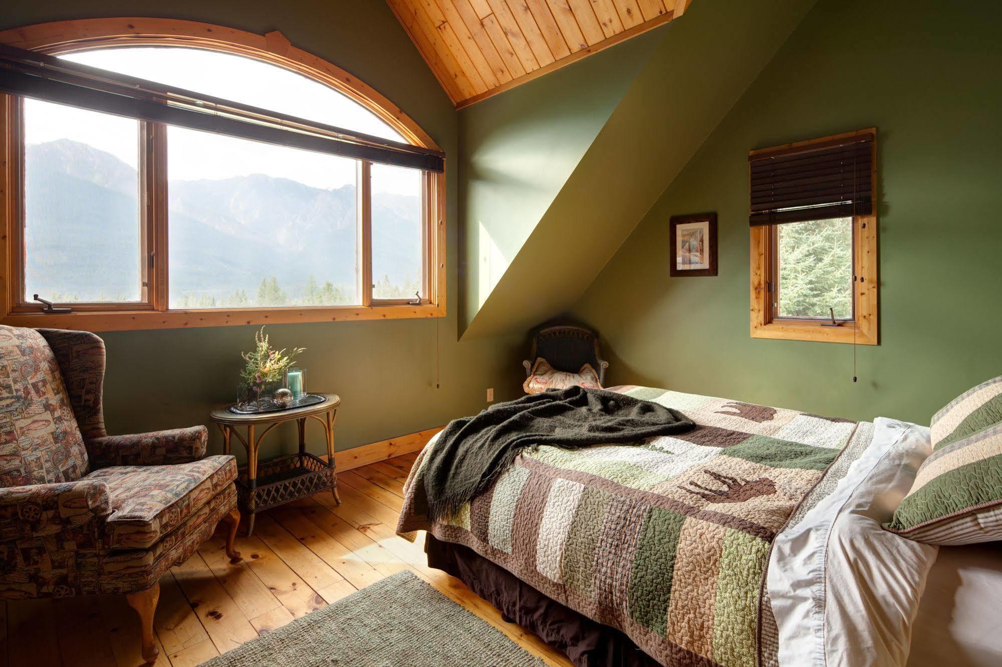 Nipika Mountain Resort Radium Hot Springs Esterno foto